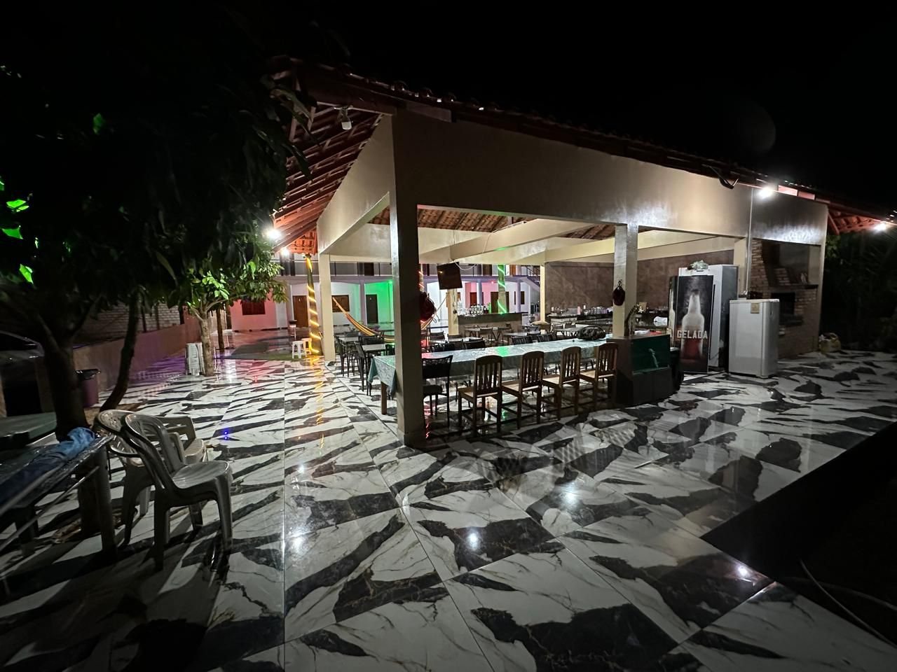 Varanda coberta — Ao lado da piscina