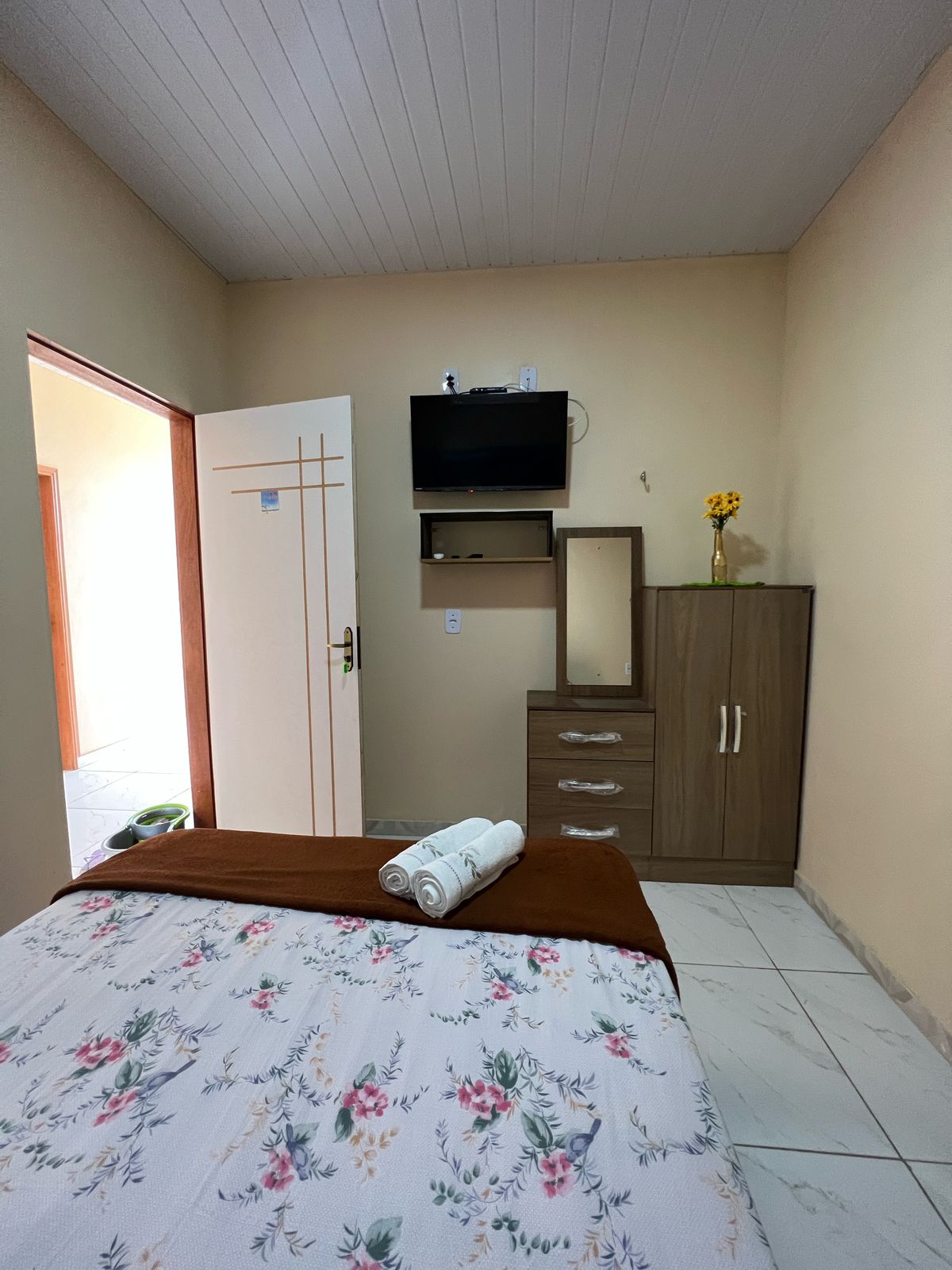 Suíte com TV — Conforto completo